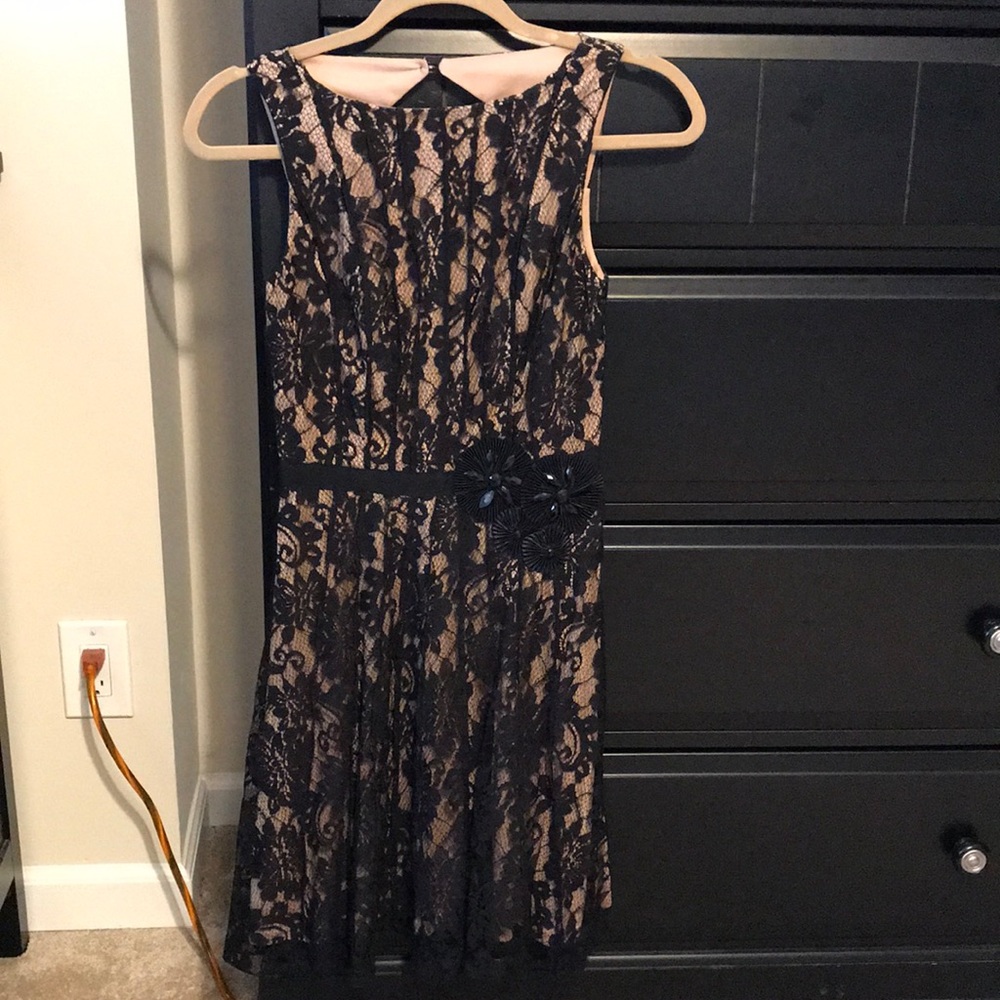 M60 lace dress with cutout back